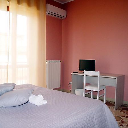 B&B Don Pedro Riposto Ruang foto