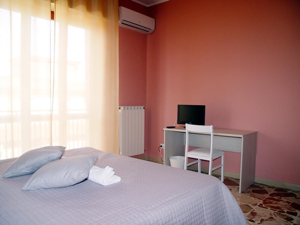 B&B Don Pedro Riposto Ruang foto
