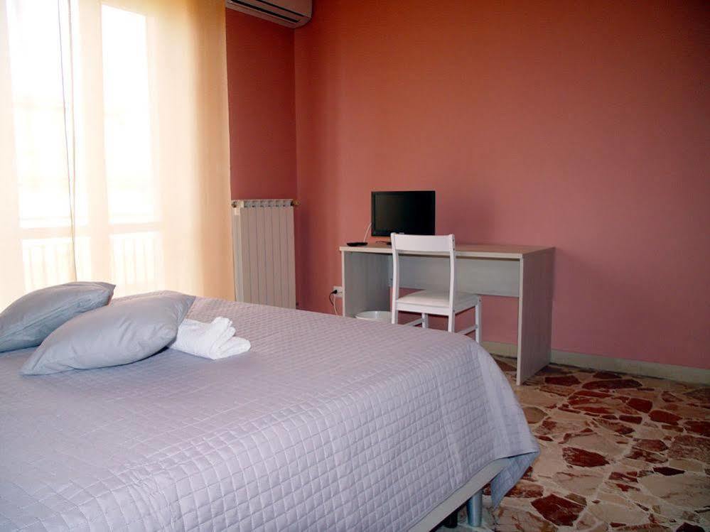 B&B Don Pedro Riposto Bagian luar foto