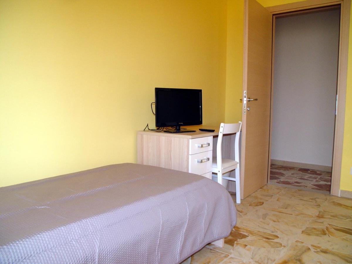 B&B Don Pedro Riposto Ruang foto